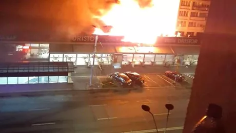 Incendiu uriaş la shaormeria Dristor Kebab din Bucureşti. Zeci de persoane, evacuate