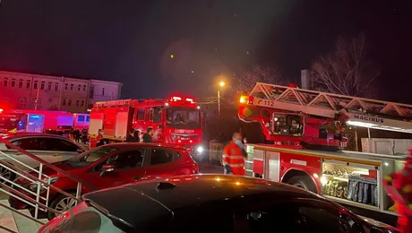 Momente de panică la Constanța, după ce un nou bloc a luat foc. Peste 40 de pompieri s-au luptat cu flăcările. Imagini de la fața locului