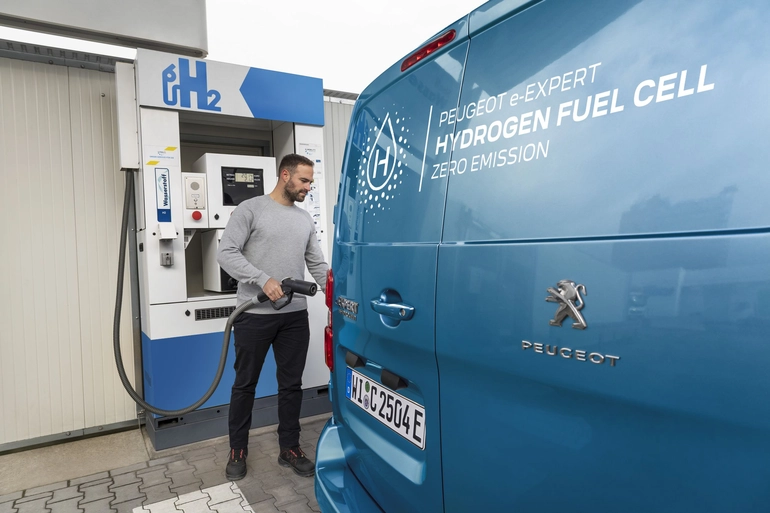 Peugeot e-Expert Hydrogen a intrat în producție. Ce autonomie are acest vehicul utilitar alimentat cu hidrogen