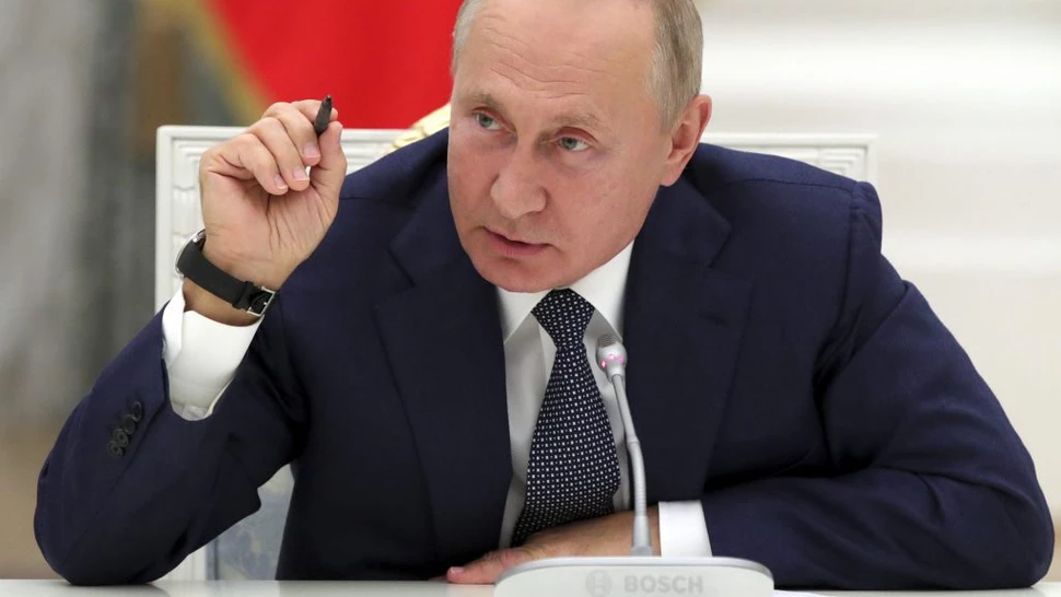 Motivul pentru care Vladimir Putin rămâne izolat, deşi a fost vaccinat. S-a aflat tot