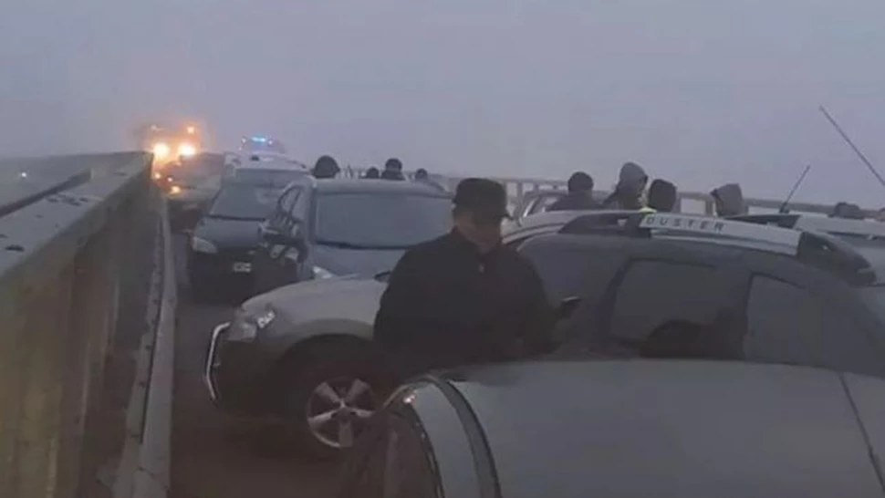 DRDP Braşov, despre carambolul cu 20 de maşini implicate pe DN 15 E60: “Când s-a lăsat ceaţa au ieşit pentru acţionare 3 auto cu 12 tone sare”